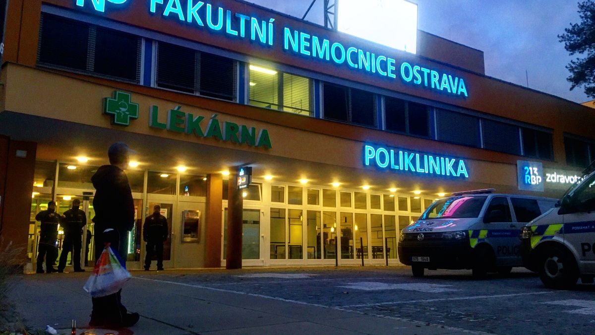 Krvavé záběry ze střelby v Ostravě unikly ven. Policie pátrá po viníkovi
